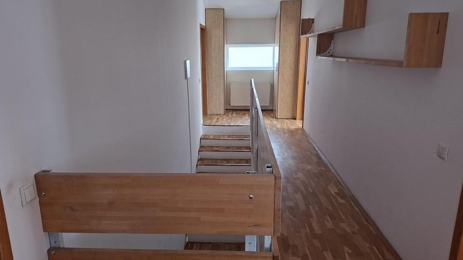 Casă cu 6 camere cu Teren 550 Mp în Corbeanca