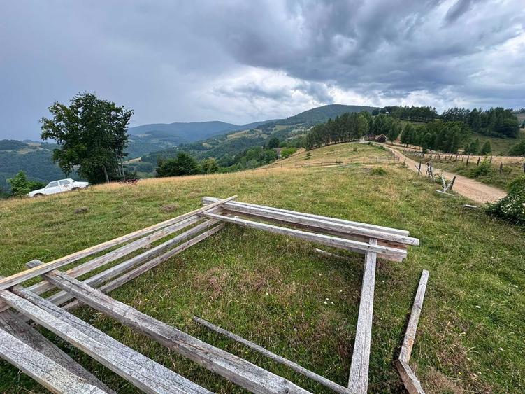 Teren de 600 mp, în Poiana Vadului