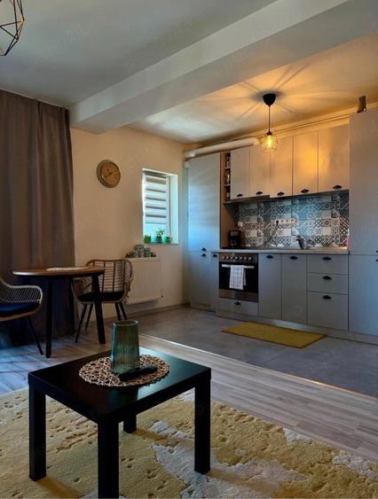 Apartament cu 3 camere decomandat în Tancodrom