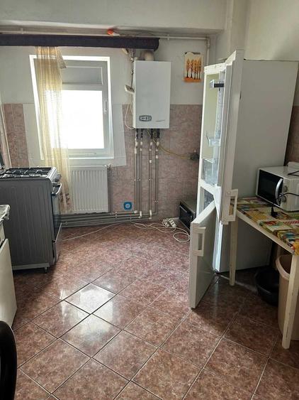 Apartament cu 3 camere decomandat în Crângași