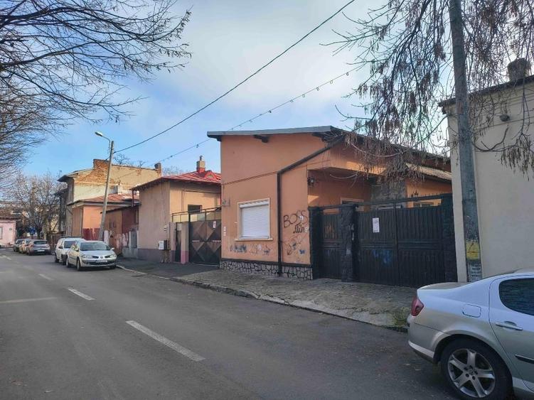 Casă individuală cu 4 camere cu Teren 198 Mp în Grozăvești