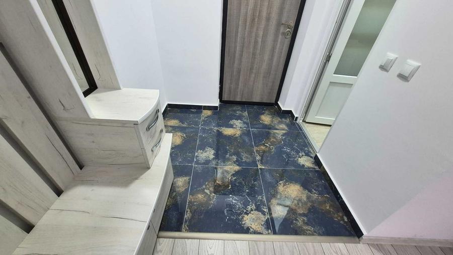Garsonieră decomandată în Central