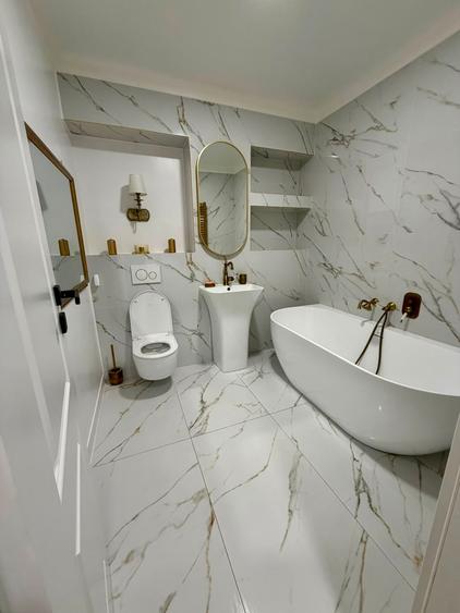 Apartament cu 3 camere decomandat în Peninsula