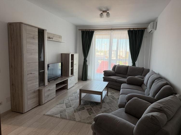 Apartament cu 3 camere decomandat în Apărătorii Patriei