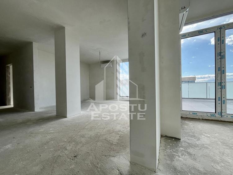 Apartament cu 3 camere semidecomandat în Torontalului
