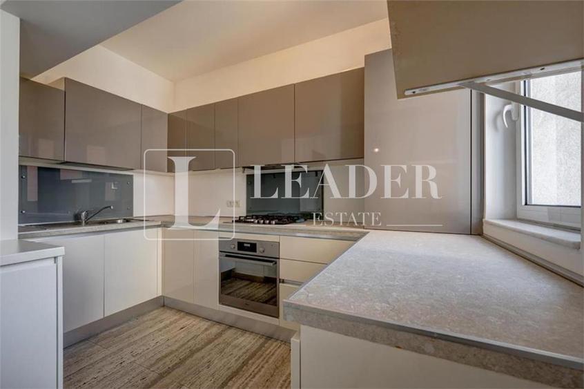 Apartament cu 4 camere semidecomandat, mobilat în Dacia