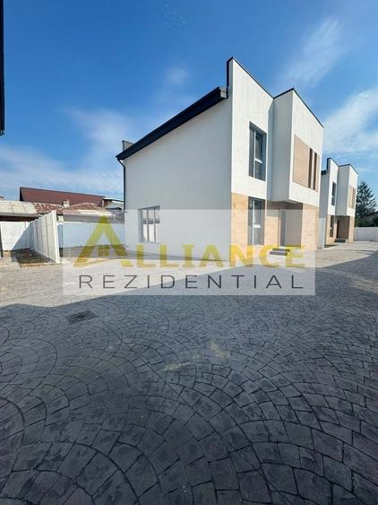 Casă individuală cu 5 camere decomandat cu Canalizare în Sud