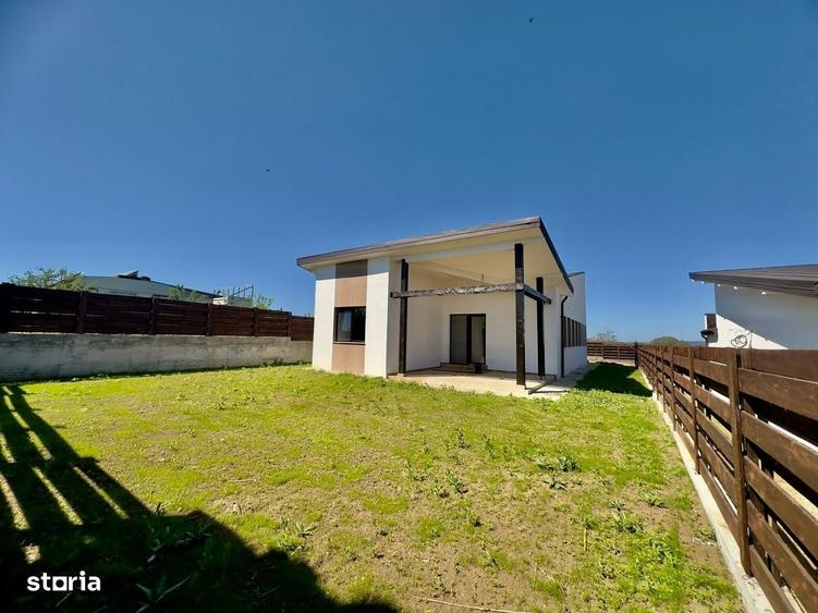 Casă cu 4 camere în Hlincea