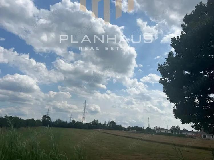 Teren de 3600 mp, în Central