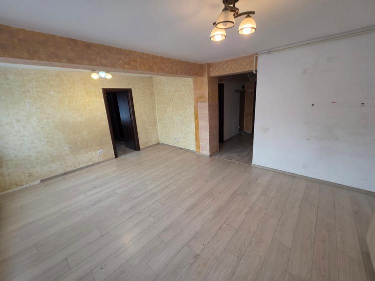 Apartament cu 3 camere semidecomandat în Nicolae Grigorescu