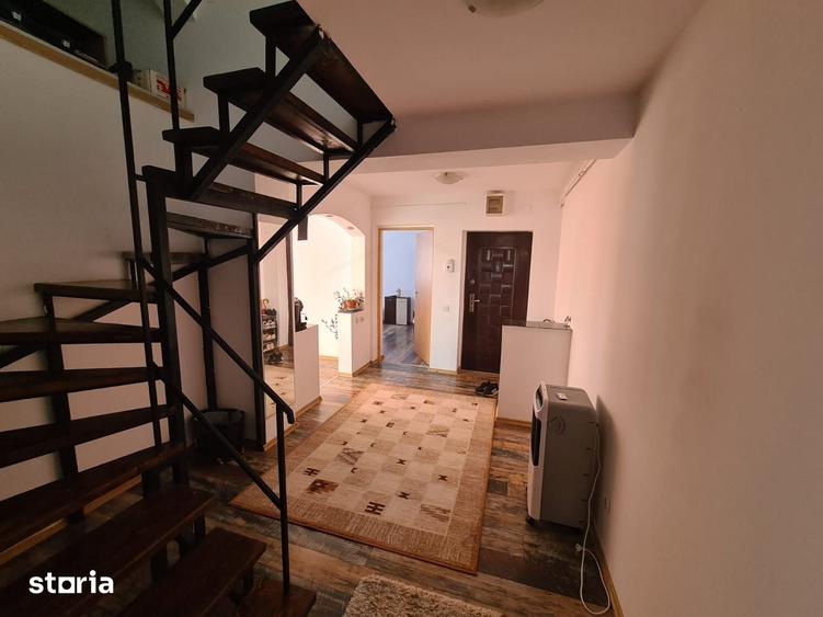 Apartament cu 4 camere decomandat în Sărari