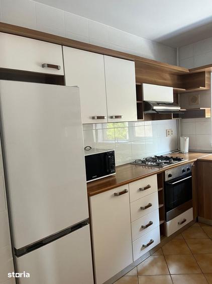 Apartament cu 3 camere semidecomandat în Aviatorilor