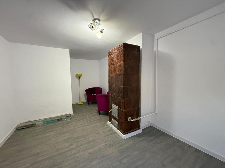 Duplex cu 4 camere cu Canalizare în Plopi