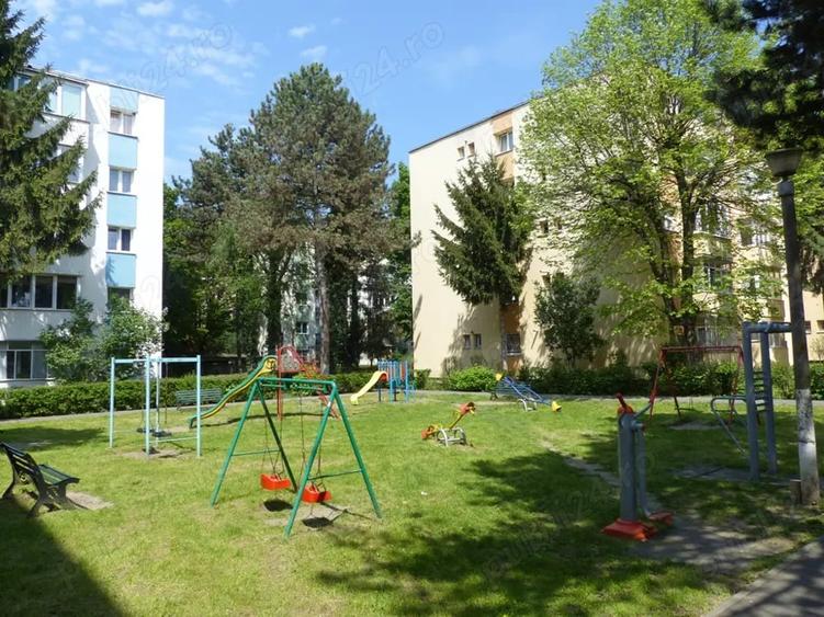 Apartament cu 3 camere semidecomandat în Budai