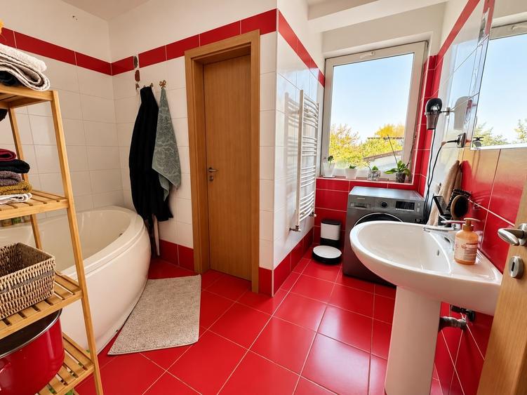 Apartament cu 3 camere decomandat, mobilat în Dumbrăvița