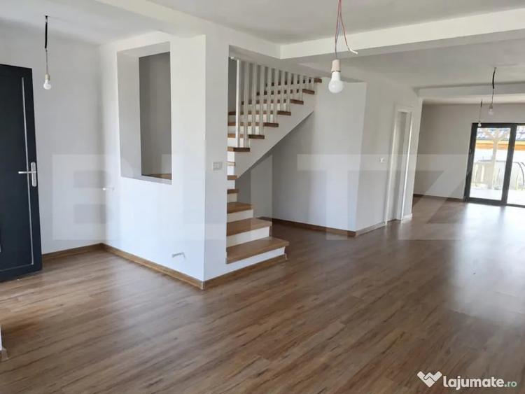 Casă cu 4 camere cu Teren 250 Mp în Leamna de Jos