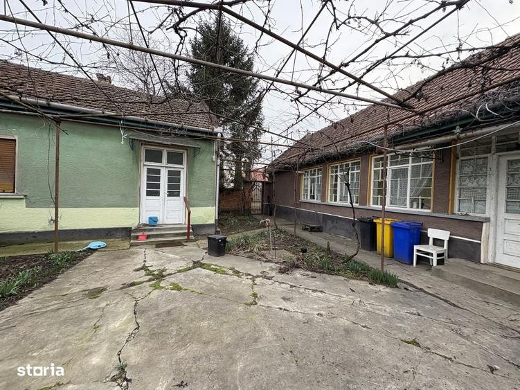 Casă cu 4 camere în Sântion