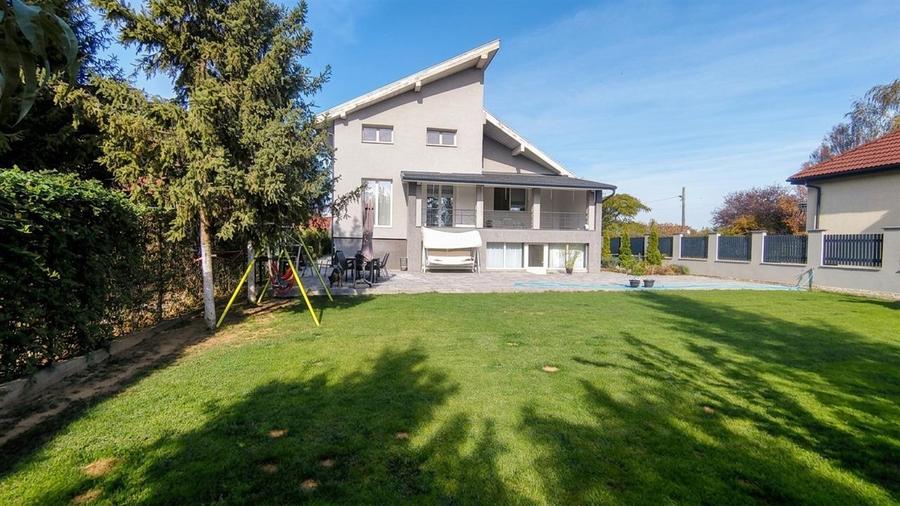 Casă cu 4 camere cu Teren 934 Mp în Sântandrei