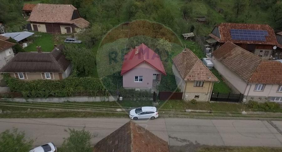Casă individuală cu 2 camere cu Teren 1102 Mp în Brăișoru