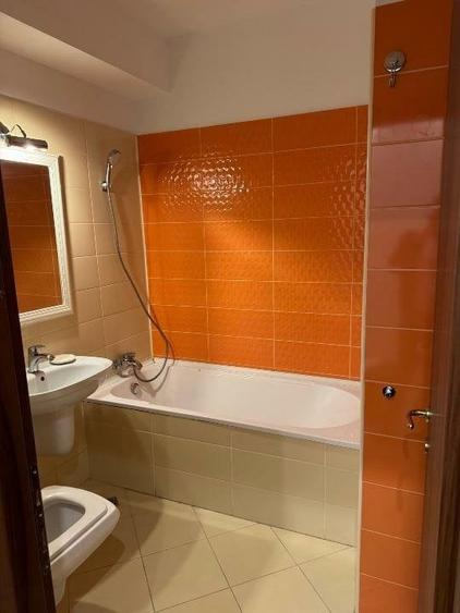 Apartament cu 3 camere decomandat, mobilat în Casin
