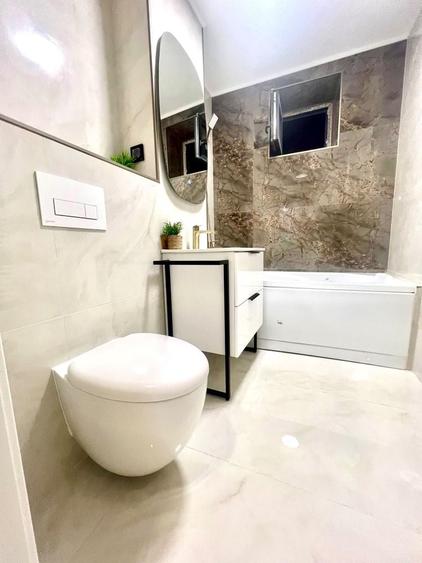 Apartament cu 3 camere decomandat în Exterior Vest