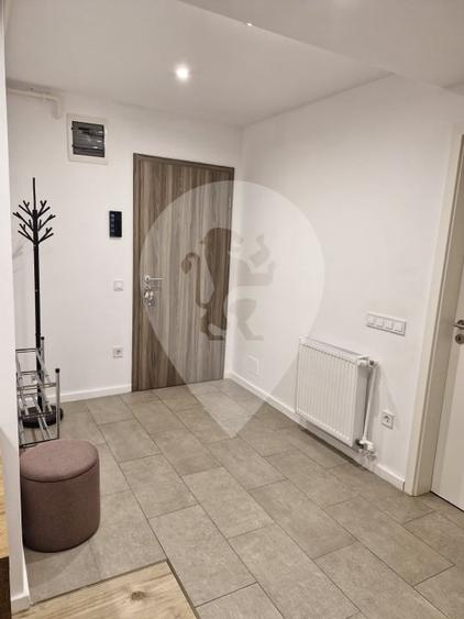 Apartament cu 3 camere semidecomandat, mobilat în 13 Decembrie