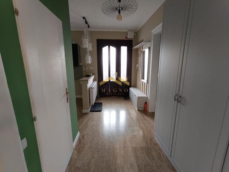 Apartament cu 3 camere decomandat, mobilat în Intim