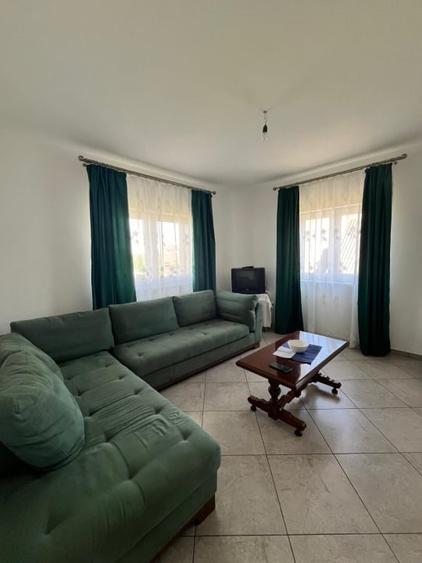 Casă individuală cu 7 camere cu Teren 1000 Mp în Clit