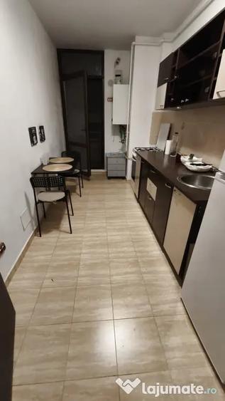 Garsonieră decomandată în Central