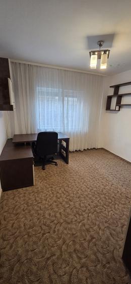 Apartament cu 3 camere semidecomandat în Micălaca