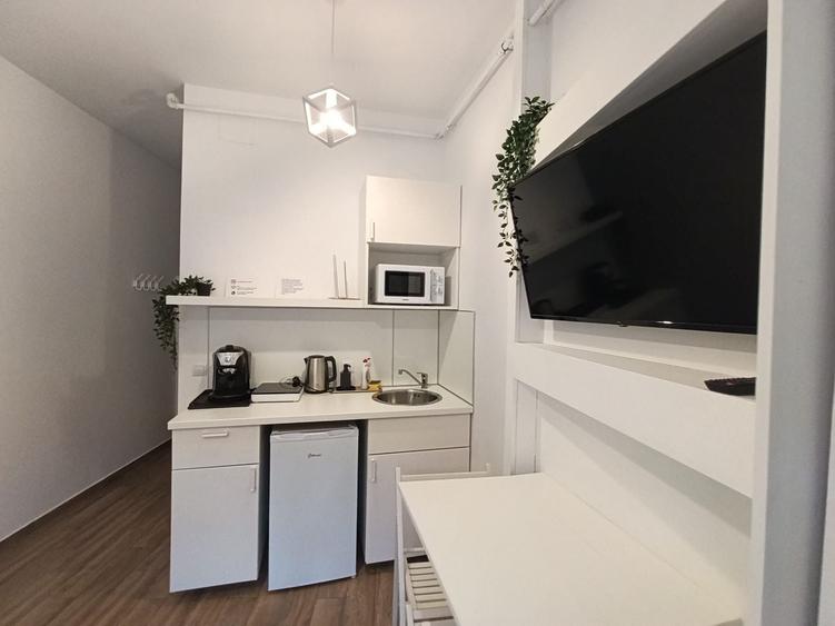 Apartament cu 2 camere semidecomandat, mobilat în Calea Victoriei
