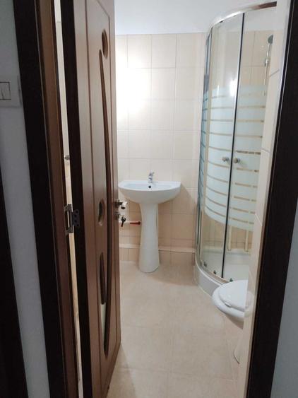 Apartament cu 4 camere decomandat în Colentina