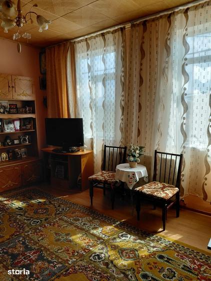 Casă cu 10 camere cu Teren 400 Mp în Central