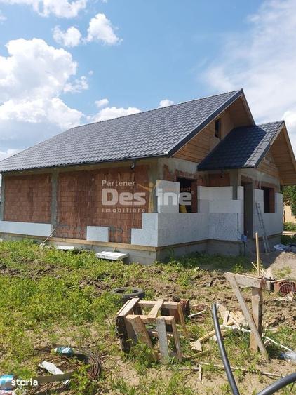 Casă cu 3 camere decomandat în Lunca Cetățuii