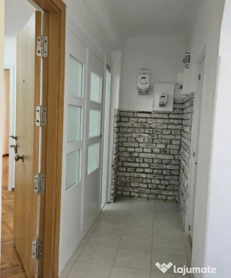Apartament cu 4 camere decomandat în Aviatorilor