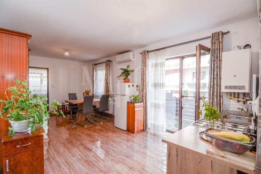 Apartament cu 3 camere semidecomandat, mobilat în Florești — fotografia 1