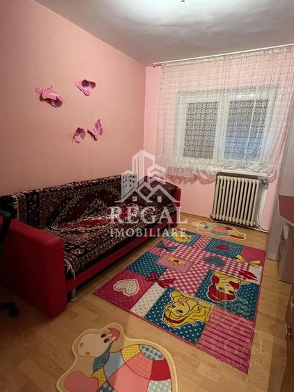 Apartament cu 3 camere decomandat, mobilat în Nord-Vest