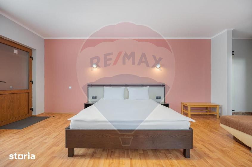 Casă cu Teren 5375 Mp în Sânmartin