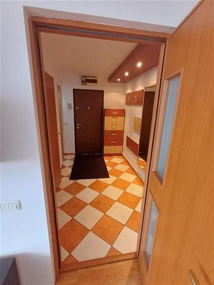Apartament cu 3 camere decomandat, mobilat în Berceni
