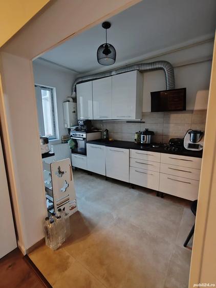 Apartament cu 3 camere nedecomandat în Ghiroda