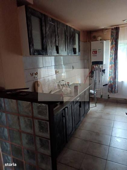 Apartament cu 3 camere decomandat în Între Lacuri