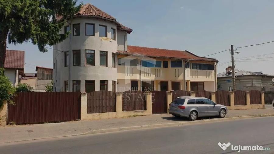 Casă cu 7 camere cu Teren 482 Mp în Central