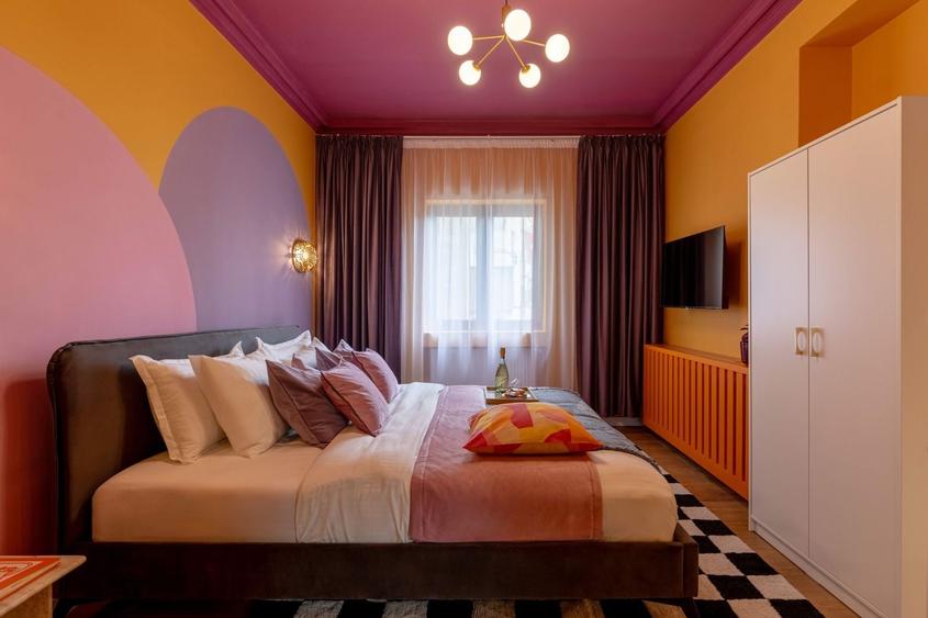 Apartament cu 4 camere, mobilat în P-ța Universității