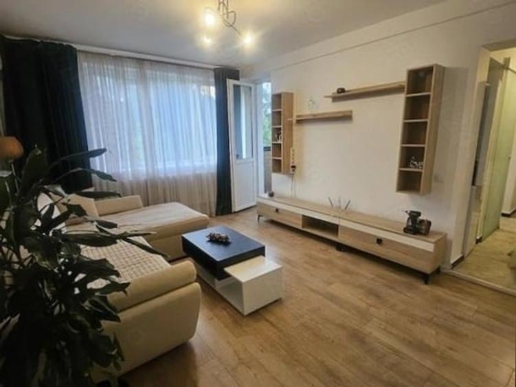 Apartament cu 3 camere semidecomandat în Dristor