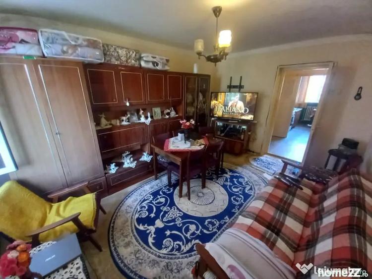 Apartament cu 3 camere decomandat în Săsar