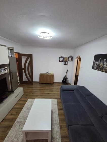 Etaj 3/4 - Apartament 3 camere - mobilat + utilat - Dacia Bicaz - 1