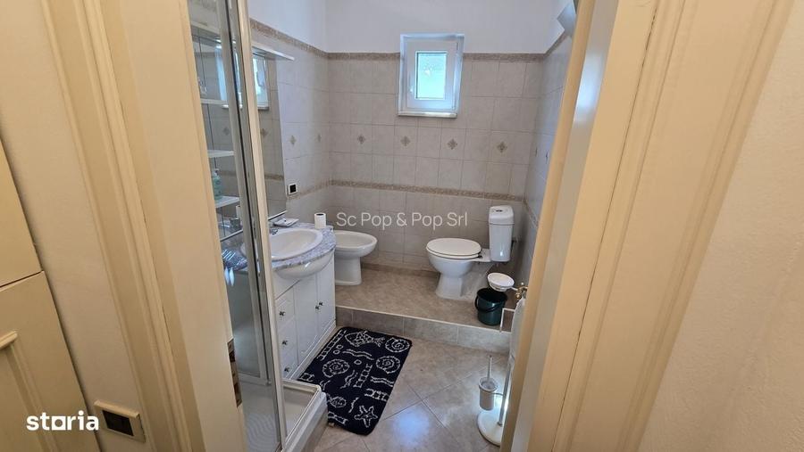 Vand apartament cu 4 camere et 2 centru
