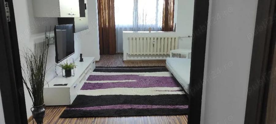 Garsonieră decomandată în Far