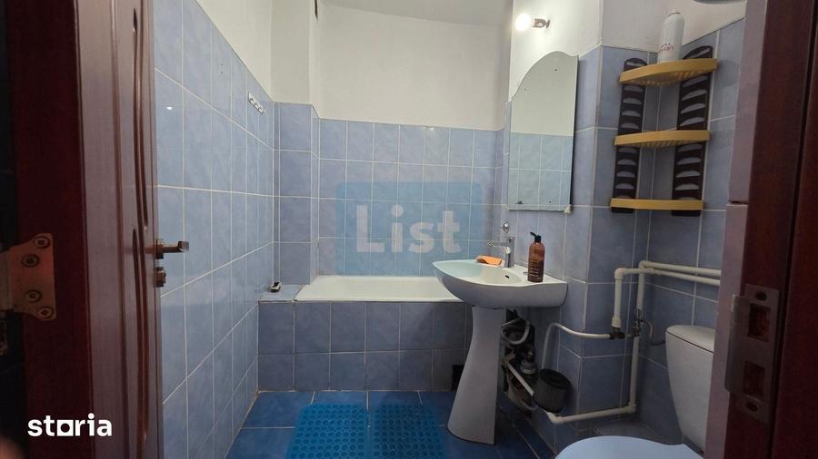 Apartament cu 4 camere decomandat în Sud