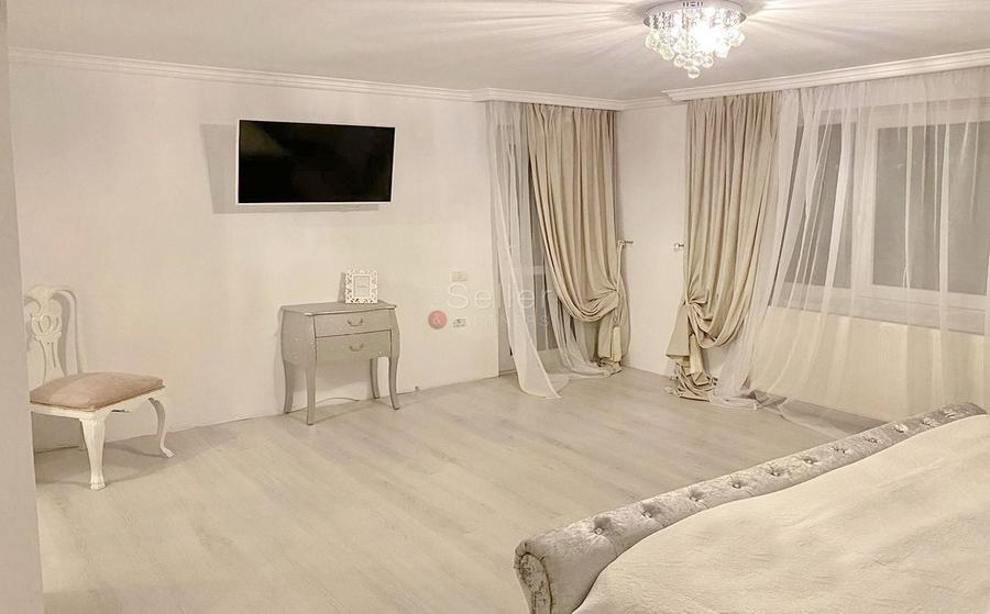 Casă individuală cu 5 camere cu Canalizare în Cernatu